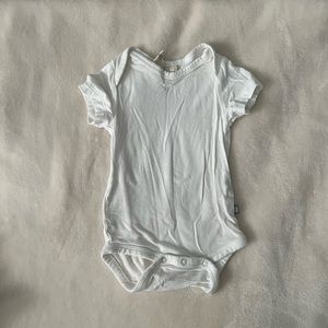 Kyte BABY Newborn bodysuit EUC